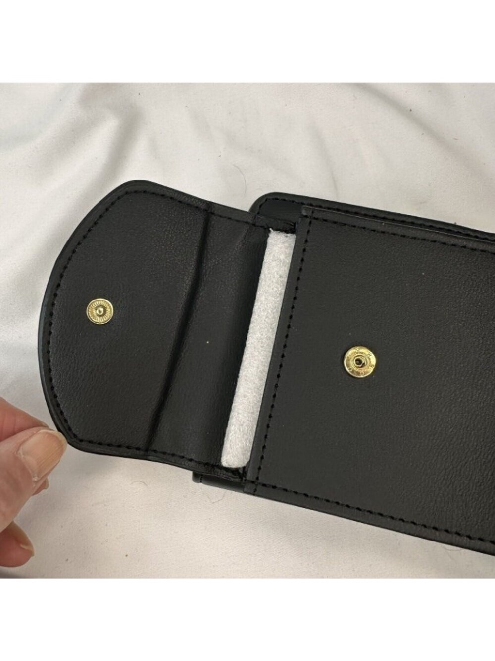 Forever Lovely Black Crossbody Wallet With Gold Zipper & Adjustable Strap NIP - Picture 7 of 9